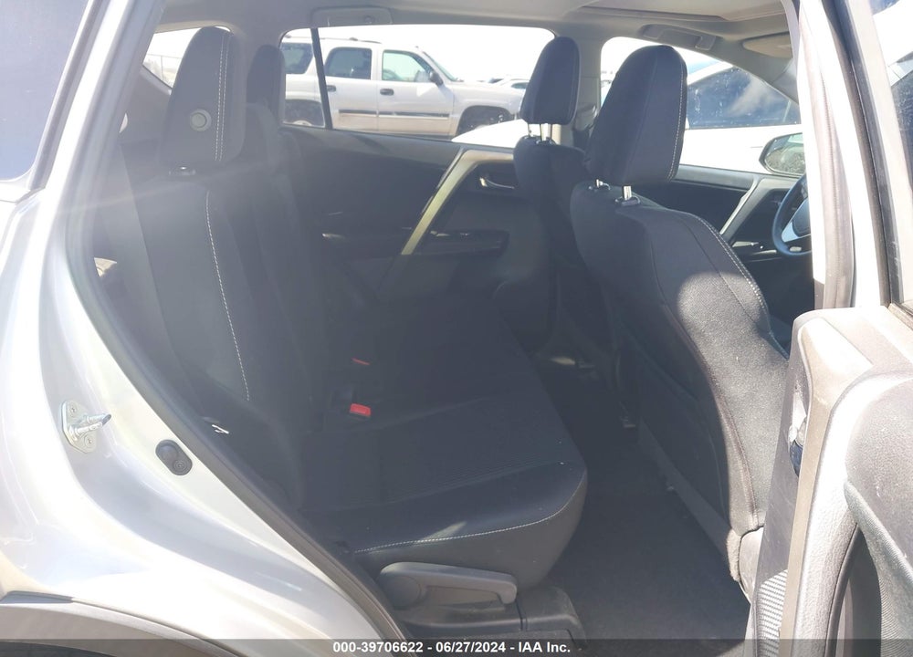 2015 TOYOTA RAV4 XLE VIN: 2T3WFREV9FW136780