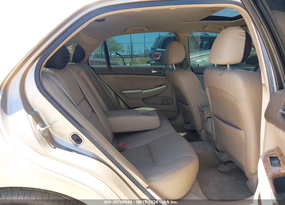 2005 HONDA ACCORD 3.0 EX VIN: 1HGCM66585A058108