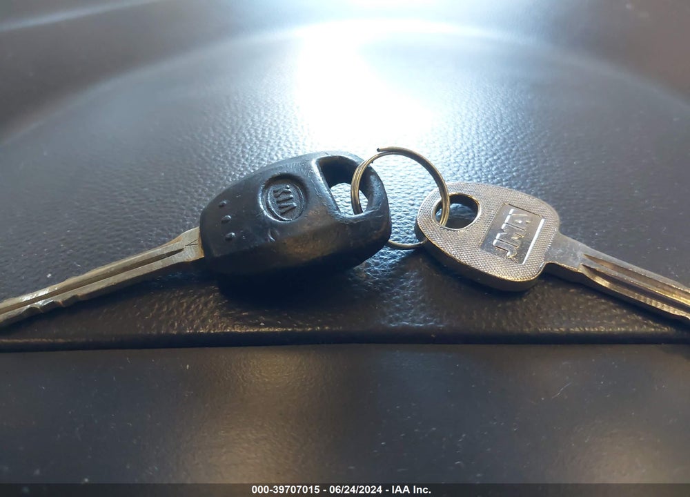 2011 KIA SEDONA LX VIN: KNDMG4C78B6363496