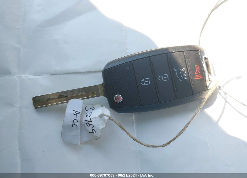 2016 KIA SORENTO 2.4L LX VIN: 5XYPG4A30GG037483