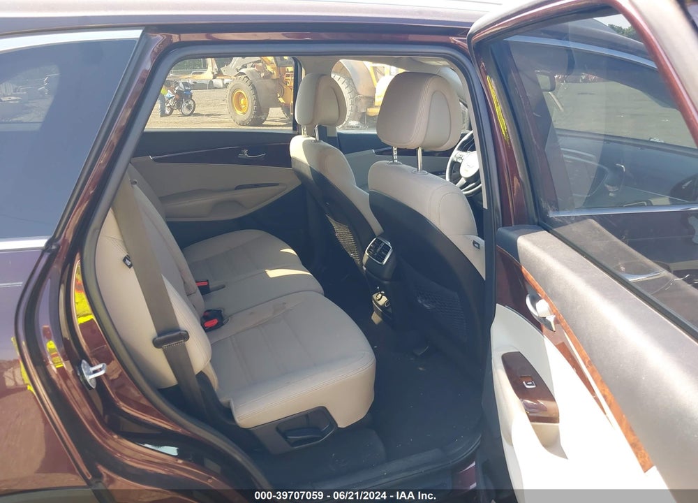 2016 KIA SORENTO 2.4L LX VIN: 5XYPG4A30GG037483