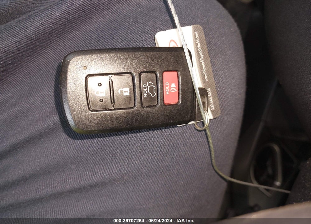 2016 TOYOTA RAV4 HYBRID XLE VIN: JTMRJREVXGD034379