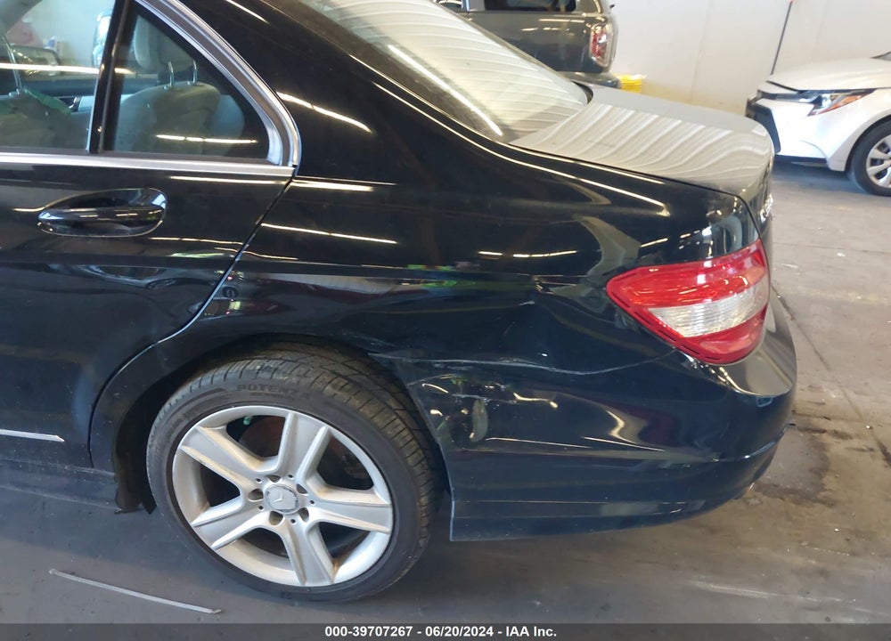 2011 MERCEDES-BENZ C 300 LUXURY/SPORT VIN: WDDGF5EB9BA423408