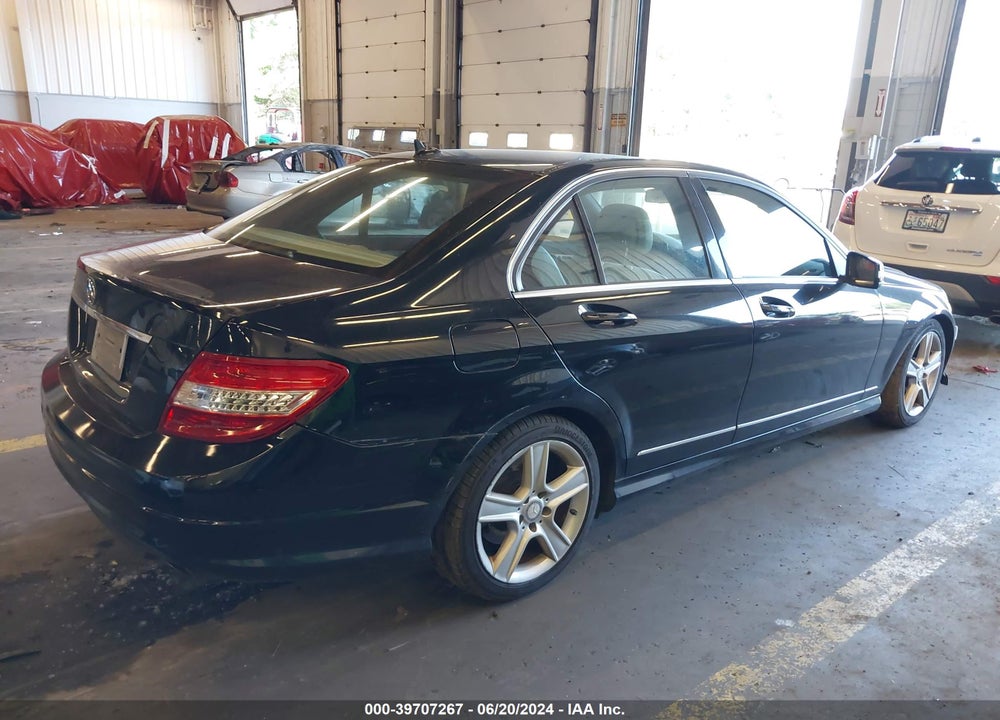 2011 MERCEDES-BENZ C 300 LUXURY/SPORT VIN: WDDGF5EB9BA423408