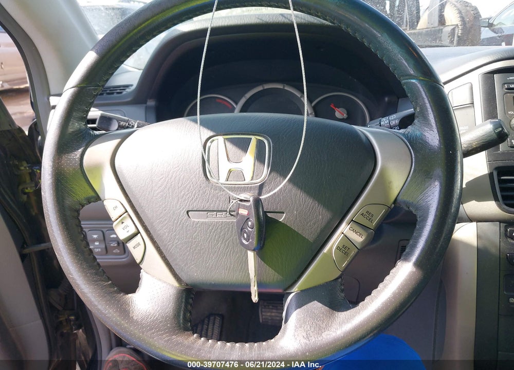 2006 HONDA PILOT EX-L VIN: 5FNYF28606B031992