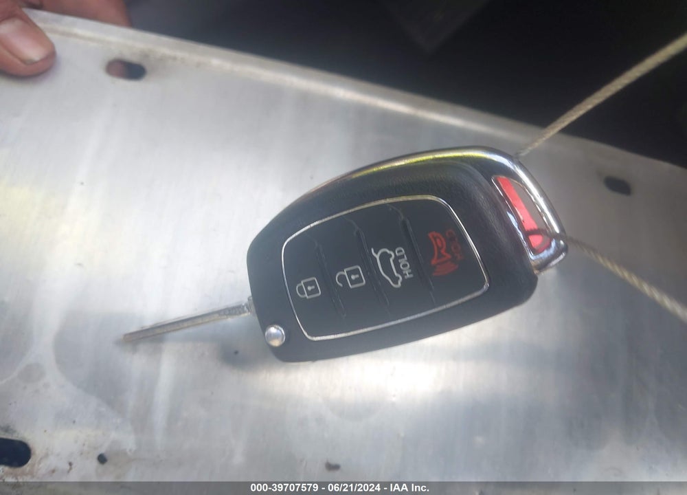 2015 HYUNDAI SONATA SE VIN: 5NPE24AF9FH185008
