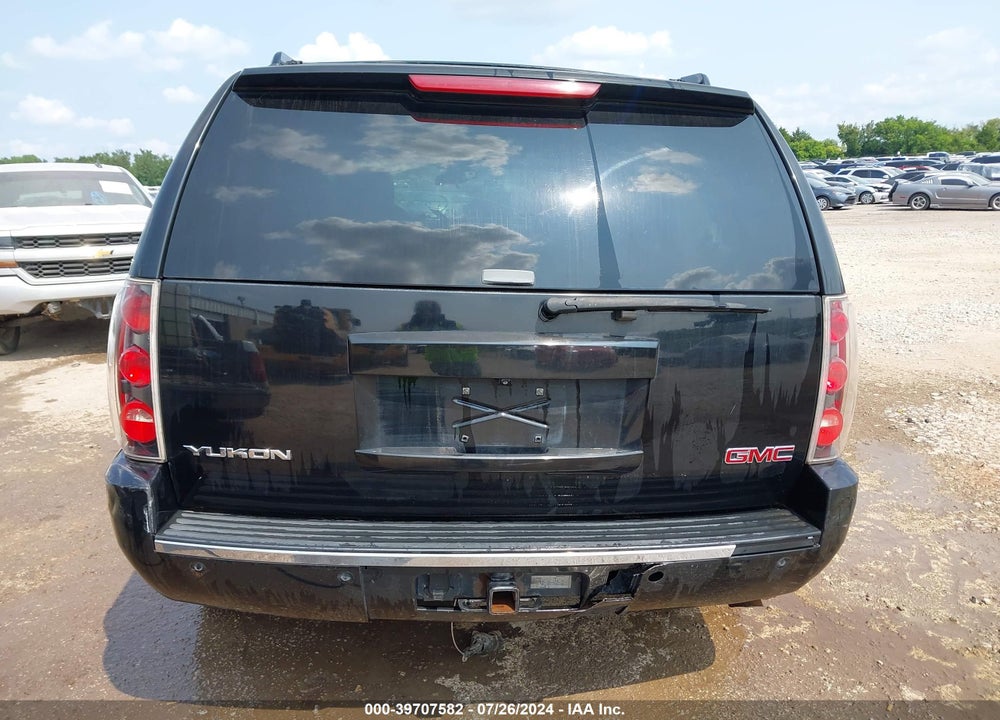 2007 GMC YUKON DENALI VIN: 1GKFK63857J240940