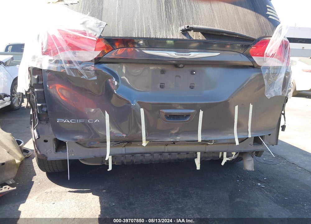 2017 CHRYSLER PACIFICA TOURING L VIN: 2C4RC1BG8HR613208