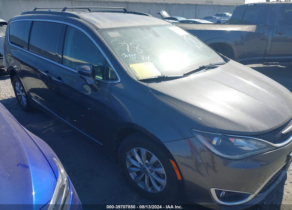 2017 CHRYSLER PACIFICA TOURING L VIN: 2C4RC1BG8HR613208