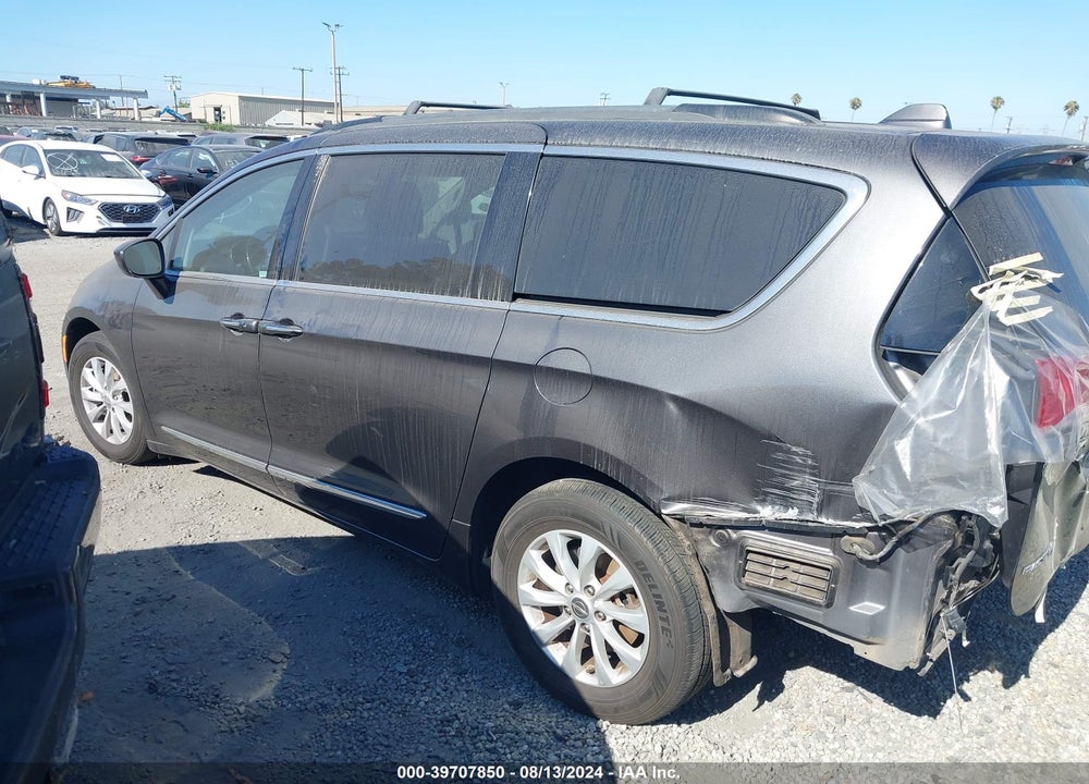 2017 CHRYSLER PACIFICA TOURING L VIN: 2C4RC1BG8HR613208