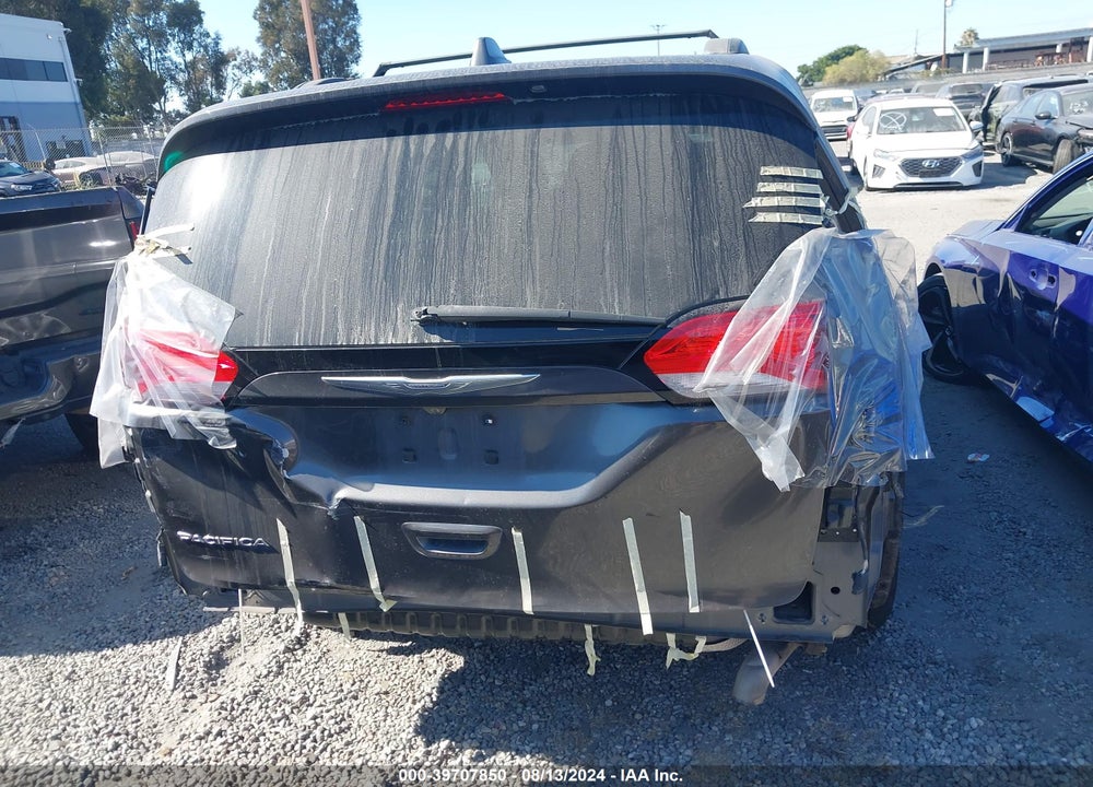 2017 CHRYSLER PACIFICA TOURING L VIN: 2C4RC1BG8HR613208