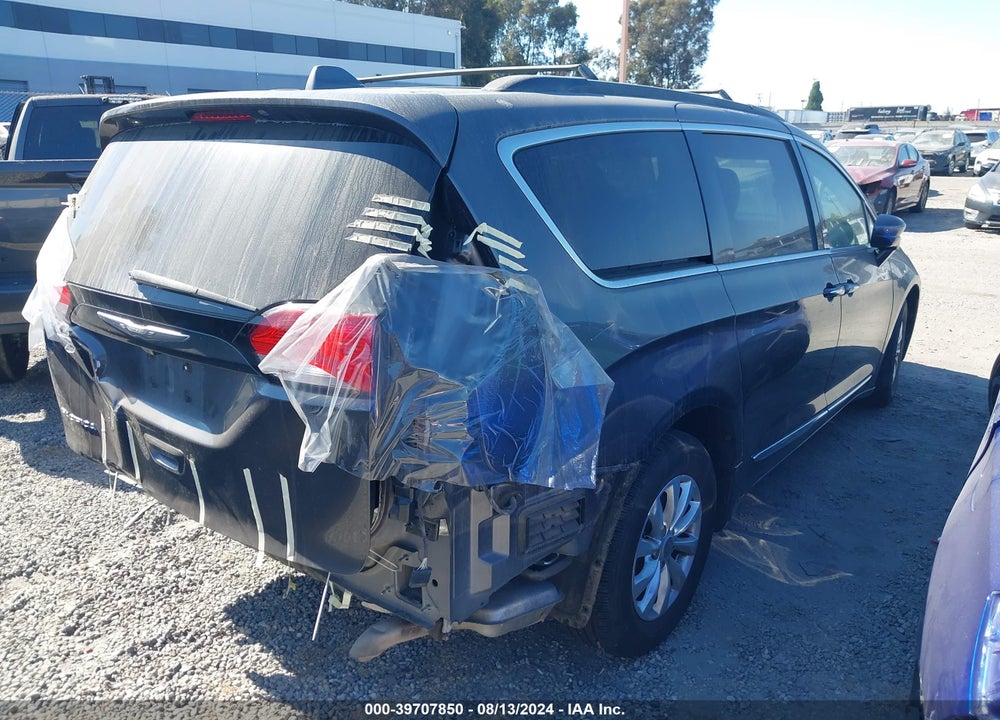 2017 CHRYSLER PACIFICA TOURING L VIN: 2C4RC1BG8HR613208