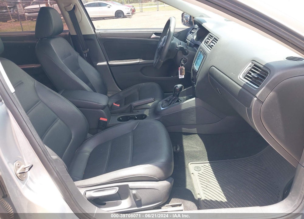 2014 VOLKSWAGEN JETTA 1.8T SE VIN: 3VWD17AJ5EM362793