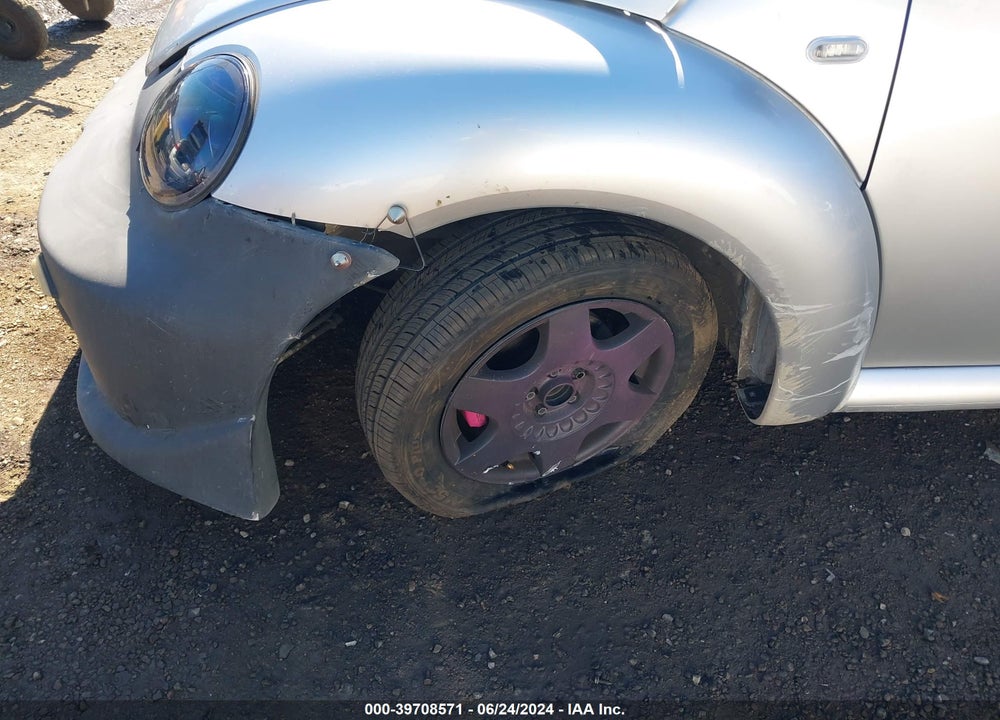 2001 VOLKSWAGEN NEW BEETLE GLS VIN: 3VWCB21C31M458932