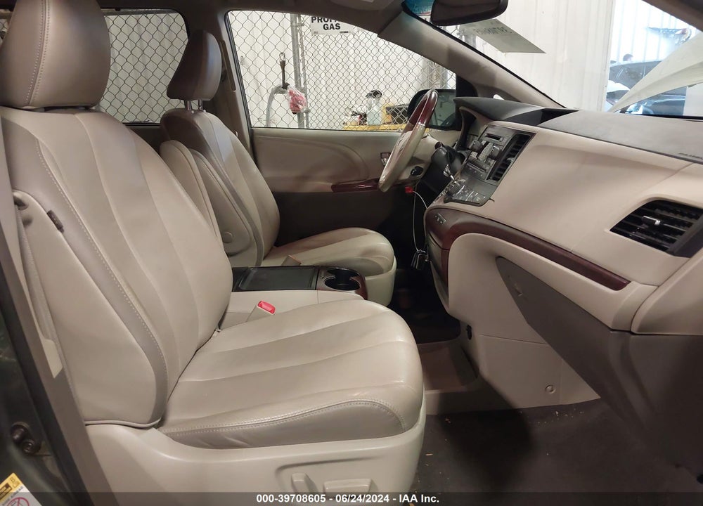 2012 TOYOTA SIENNA LIMITED V6 7 PASSENGER VIN: 5TDYK3DC5CS244831
