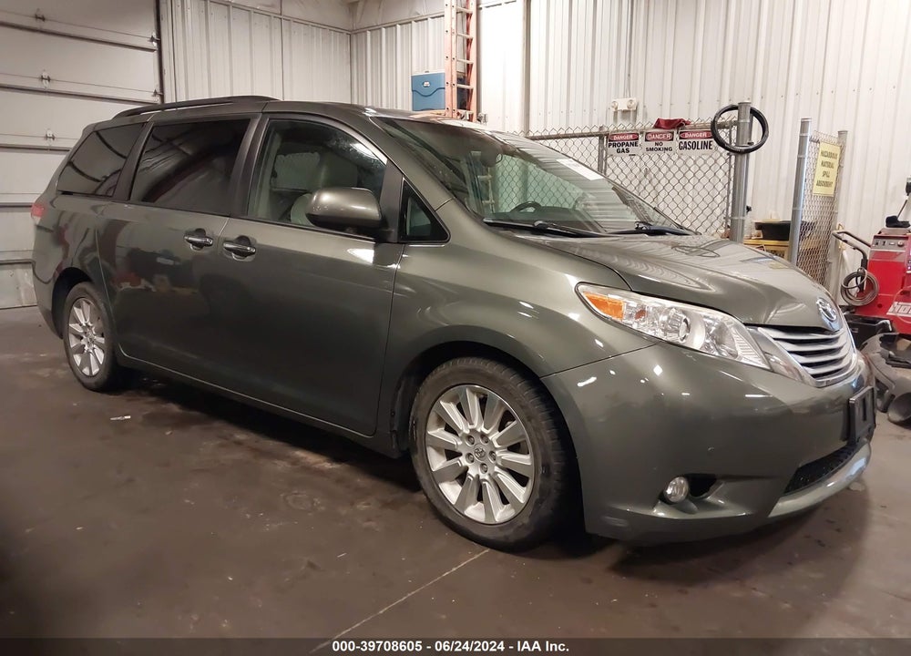 2012 TOYOTA SIENNA LIMITED V6 7 PASSENGER VIN: 5TDYK3DC5CS244831