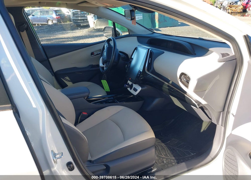 2018 TOYOTA PRIUS FOUR VIN: JTDKARFU2J3061905