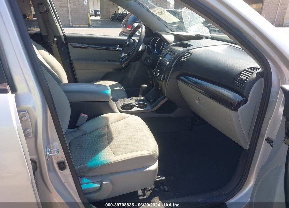 2012 KIA SORENTO LX V6 VIN: 5XYKTDA21CG281490