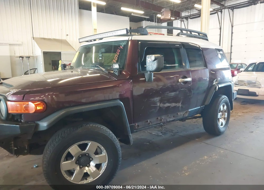 2007 TOYOTA FJ CRUISER VIN: JTEBU11F070018641