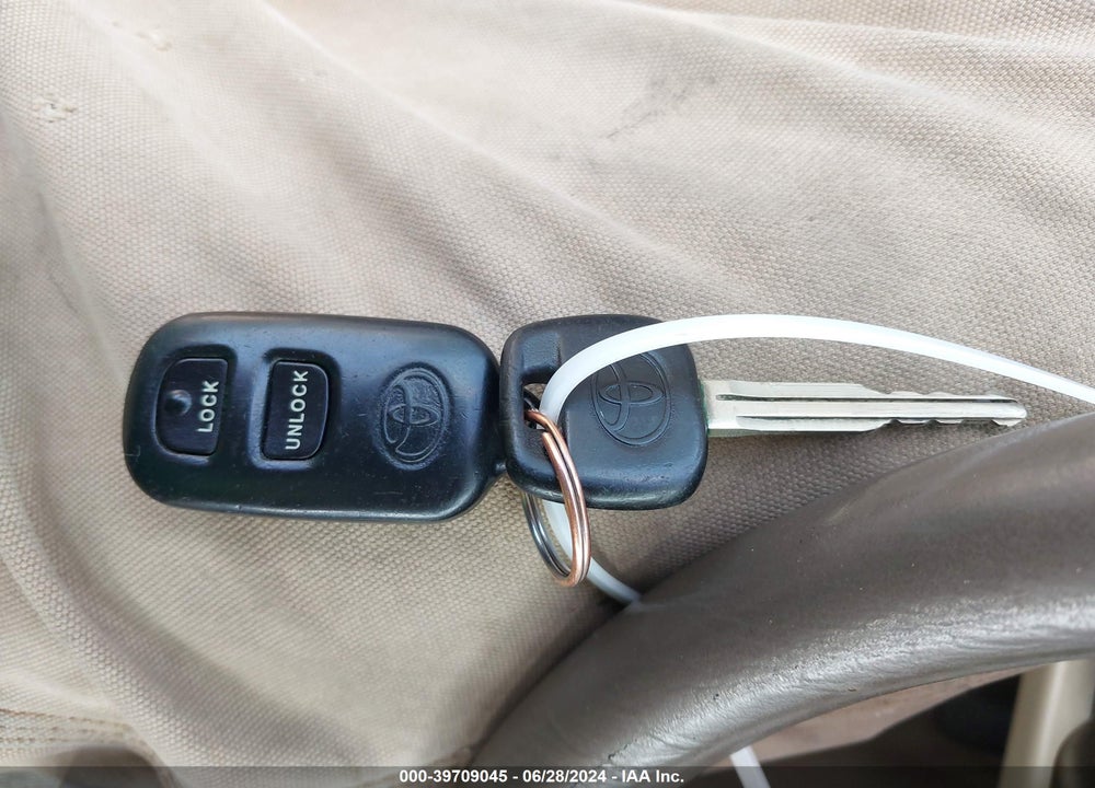 2003 TOYOTA COROLLA LE VIN: 2T1BR32E73C097779