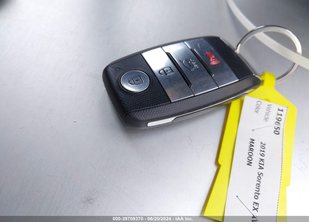 2019 KIA SORENTO 3.3L EX VIN: 5XYPHDA50KG465898