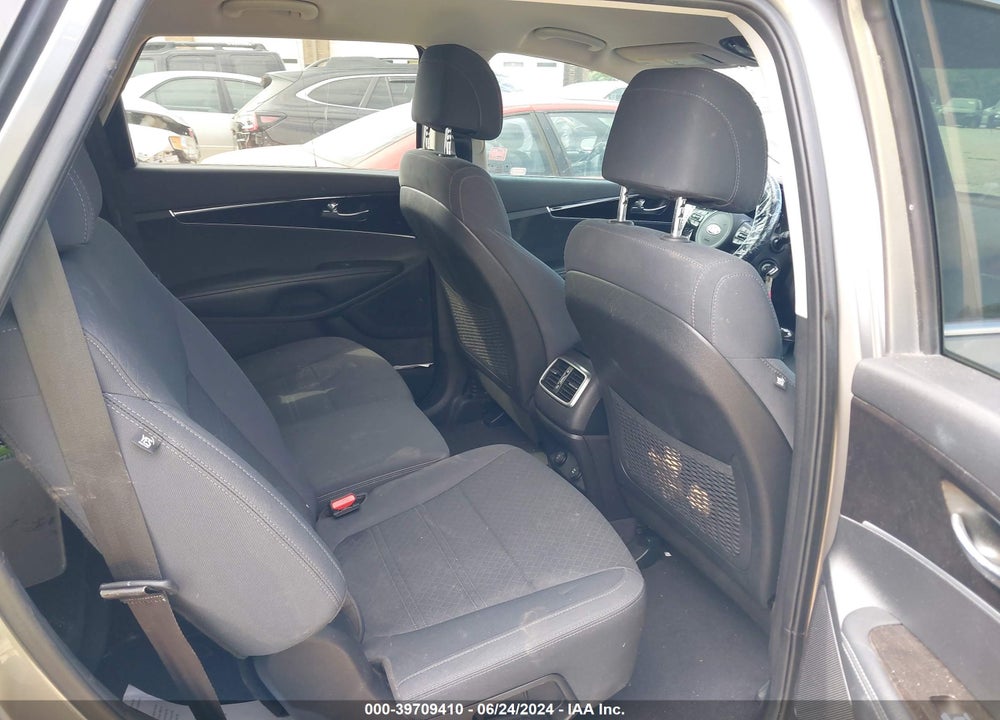 2017 KIA SORENTO 2.4L LX VIN: 5XYPG4A33HG246203