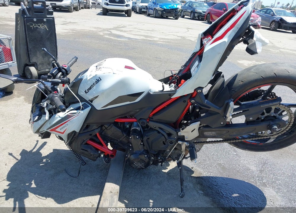 2022 KAWASAKI ER650 K VIN: ML5EREK12NDA58395