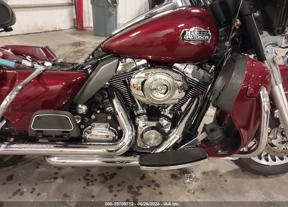 2010 HARLEY-DAVIDSON FLHTCU VIN: 1HD1FC418AB642610
