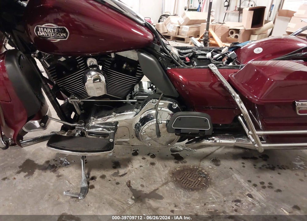 2010 HARLEY-DAVIDSON FLHTCU VIN: 1HD1FC418AB642610