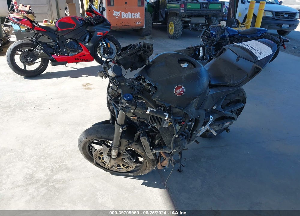 2020 HONDA CBR600 RR VIN: JH2PC40J7LK600200