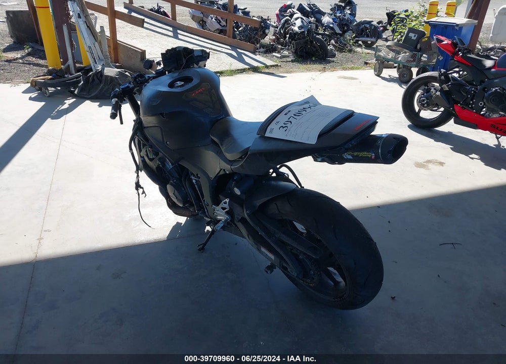 2020 HONDA CBR600 RR VIN: JH2PC40J7LK600200