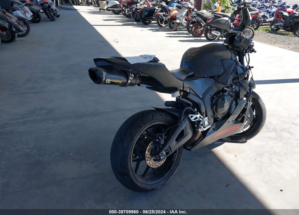 2020 HONDA CBR600 RR VIN: JH2PC40J7LK600200