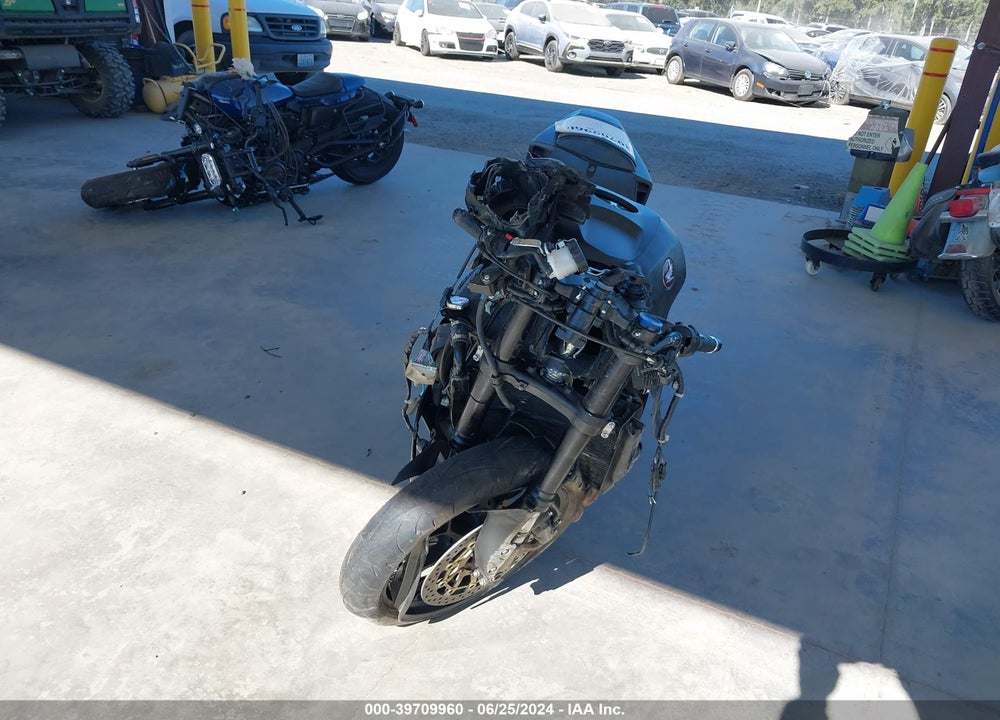 2020 HONDA CBR600 RR VIN: JH2PC40J7LK600200
