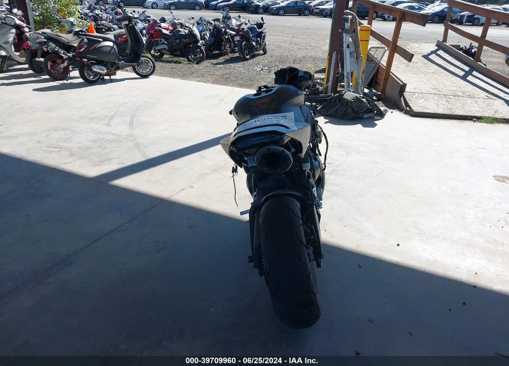 2020 HONDA CBR600 RR VIN: JH2PC40J7LK600200