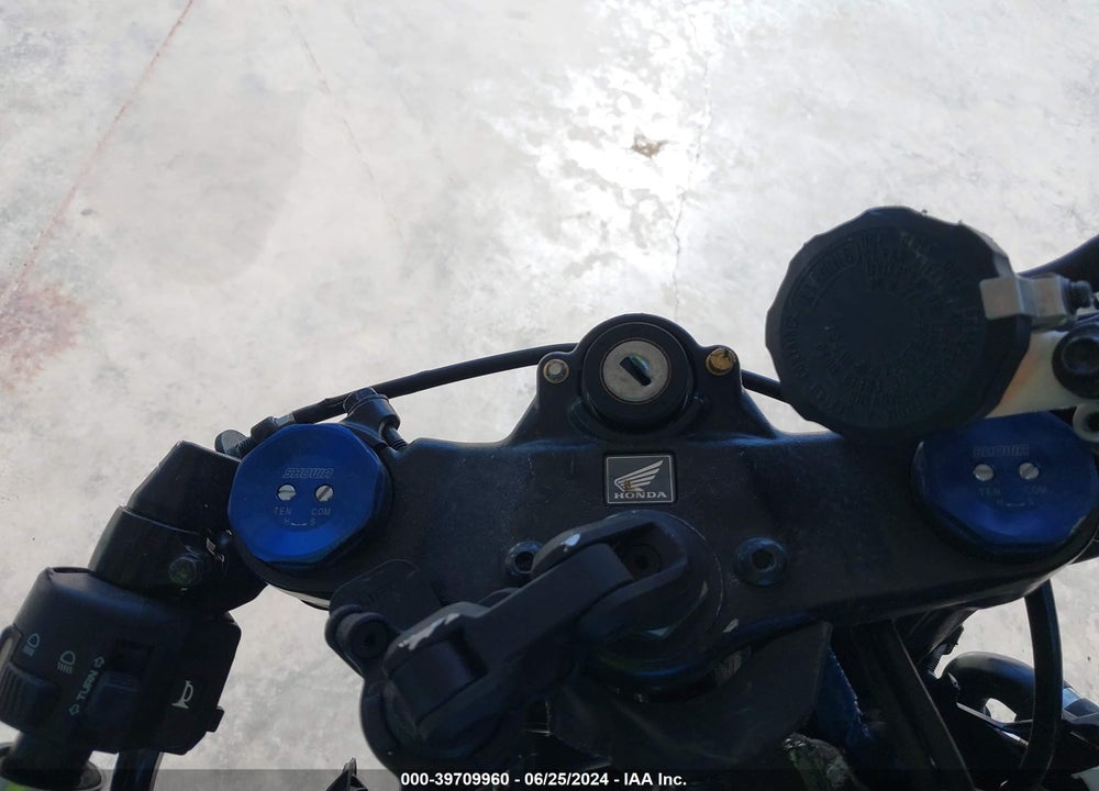 2020 HONDA CBR600 RR VIN: JH2PC40J7LK600200