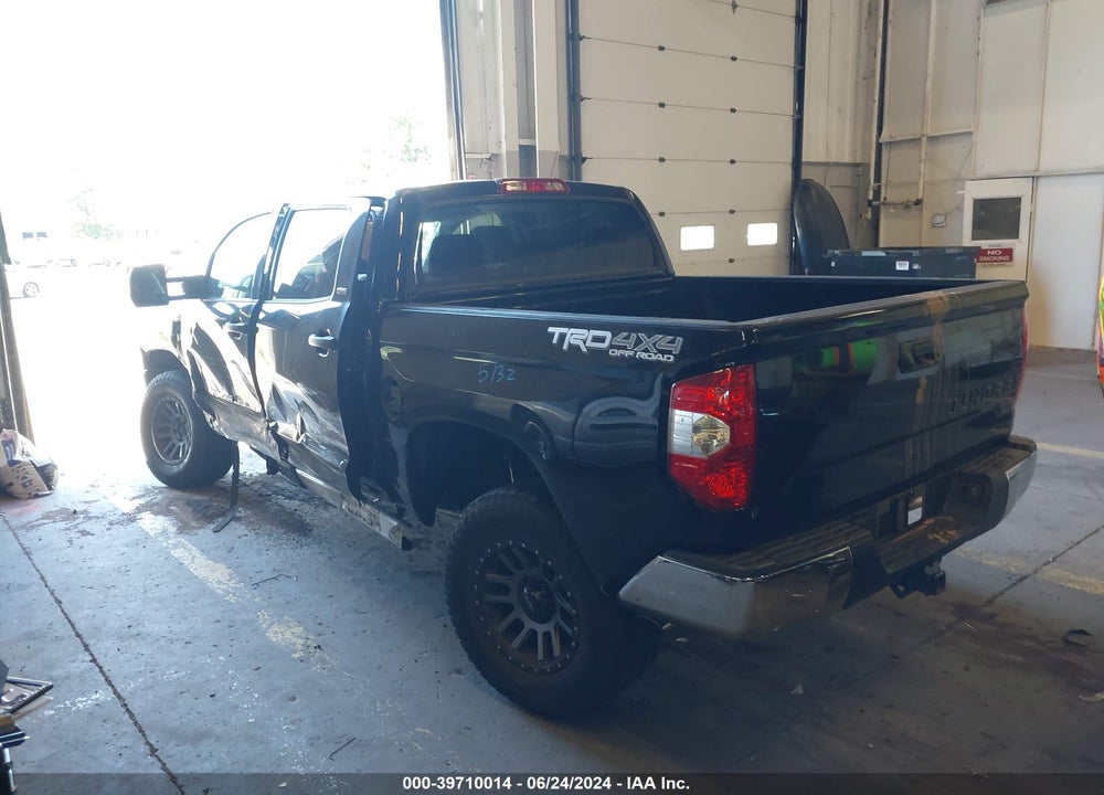 2017 TOYOTA TUNDRA SR5 5.7L V8 VIN: 5TFDY5F17HX616790