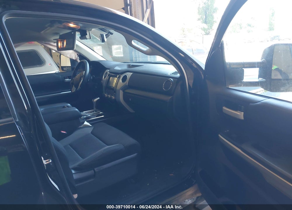 2017 TOYOTA TUNDRA SR5 5.7L V8 VIN: 5TFDY5F17HX616790