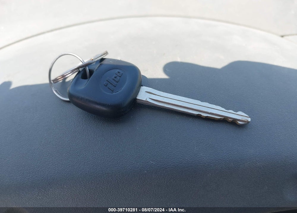 2010 TOYOTA YARIS VIN: JTDBT4K39A4075837