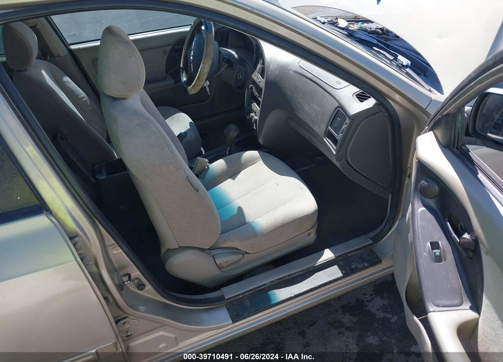 2005 HYUNDAI ELANTRA GLS/GT VIN: KMHDN46D25U169601