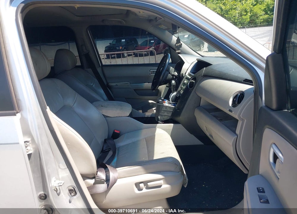2011 HONDA PILOT EX-L VIN: 5FNYF4H56BB063777