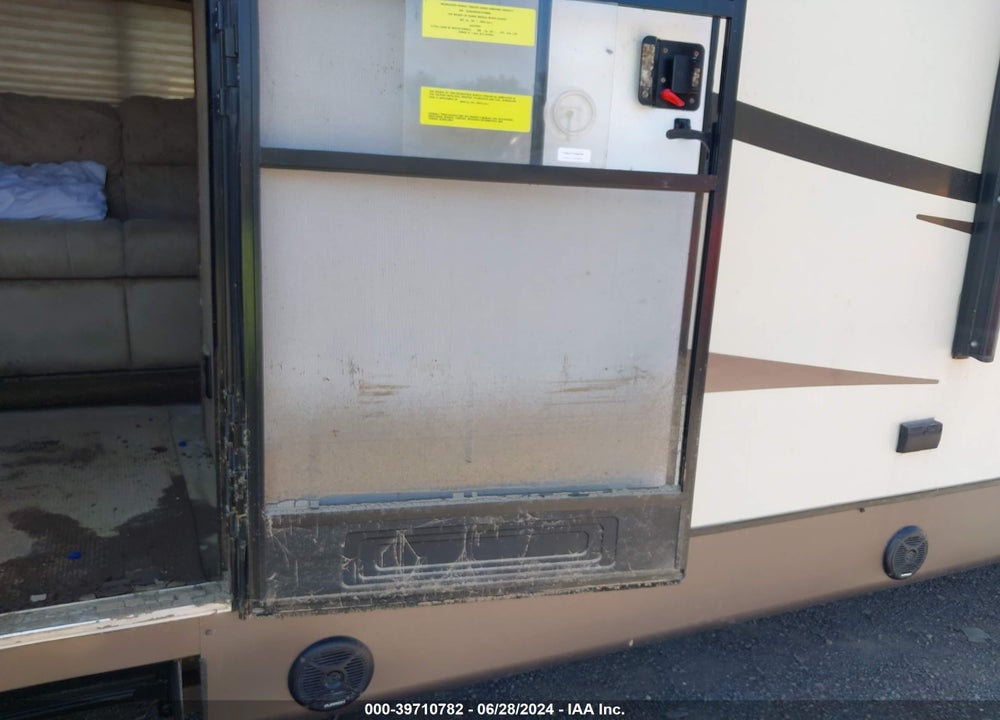2016 JAYCO EAGLE VIN: 1UJBJ0BT5G1CY0065