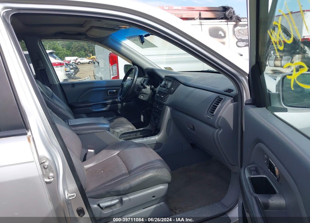 2005 HONDA PILOT EX-L VIN: 5FNYF18555B024181