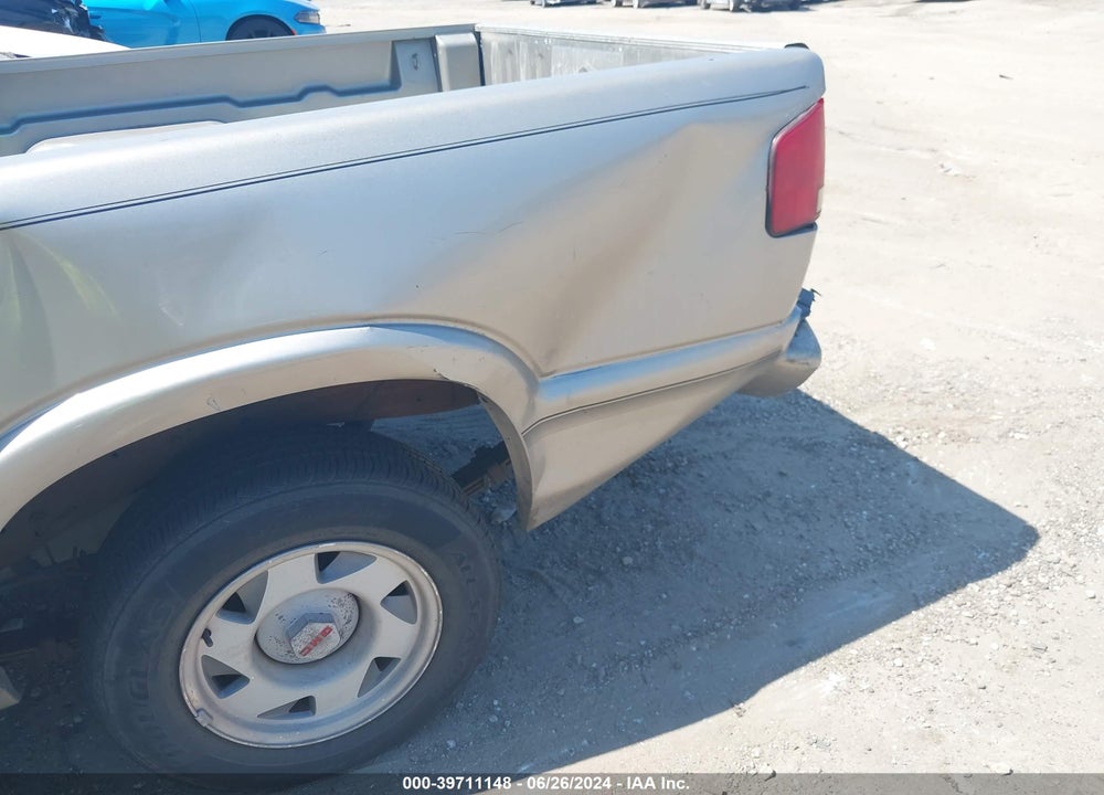 1998 GMC SONOMA SLS VIN: 1GTCS19X0W8515006