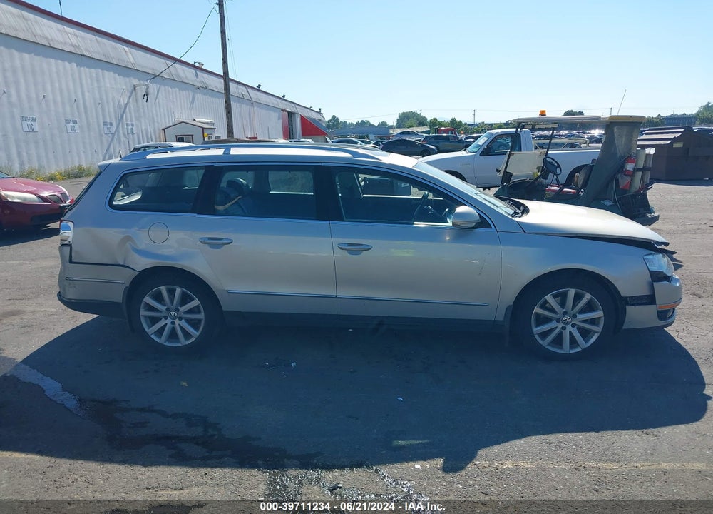 2010 VOLKSWAGEN PASSAT KOMFORT VIN: WVWXL7AN9AE027484
