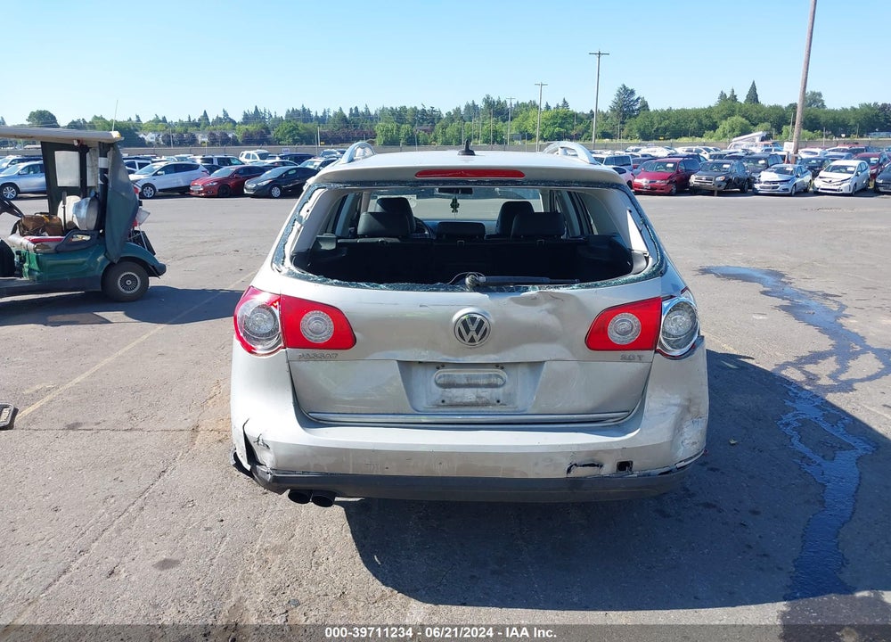 2010 VOLKSWAGEN PASSAT KOMFORT VIN: WVWXL7AN9AE027484