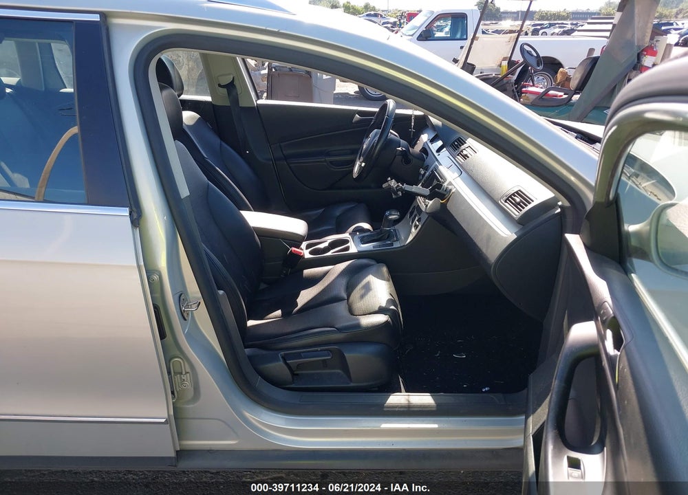 2010 VOLKSWAGEN PASSAT KOMFORT VIN: WVWXL7AN9AE027484