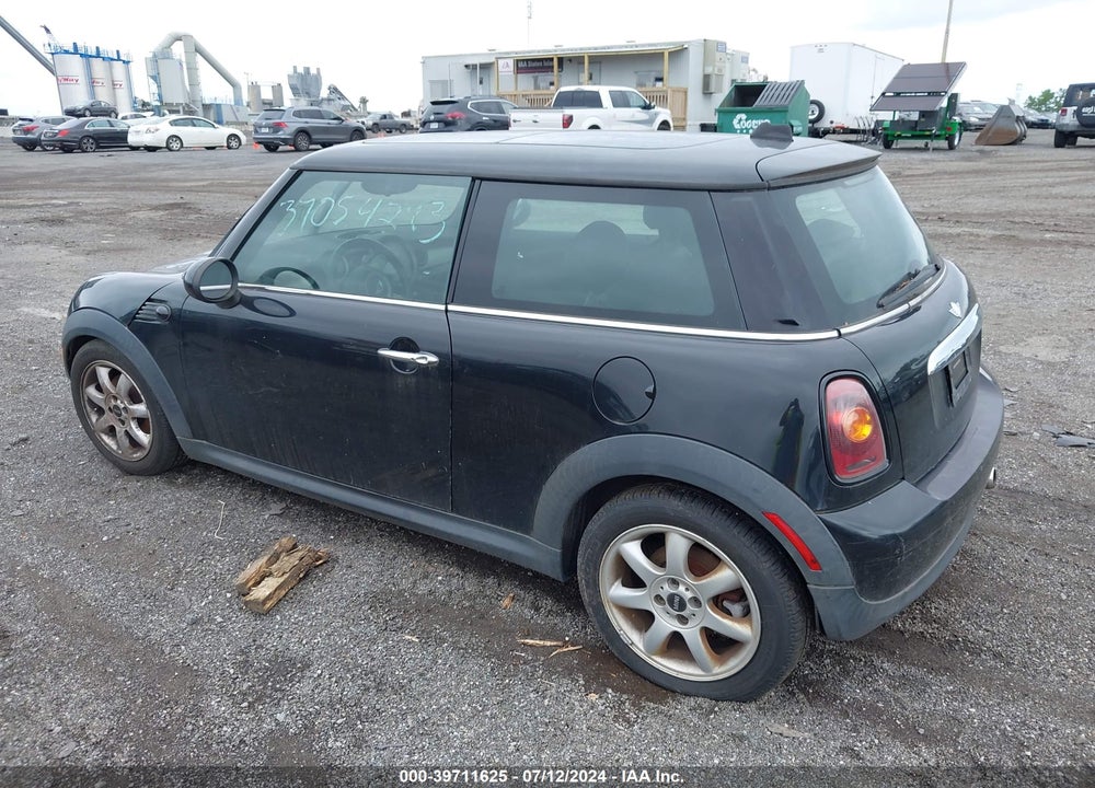 2009 MINI COOPER HARDTOP VIN: WMWMF33519TW73932