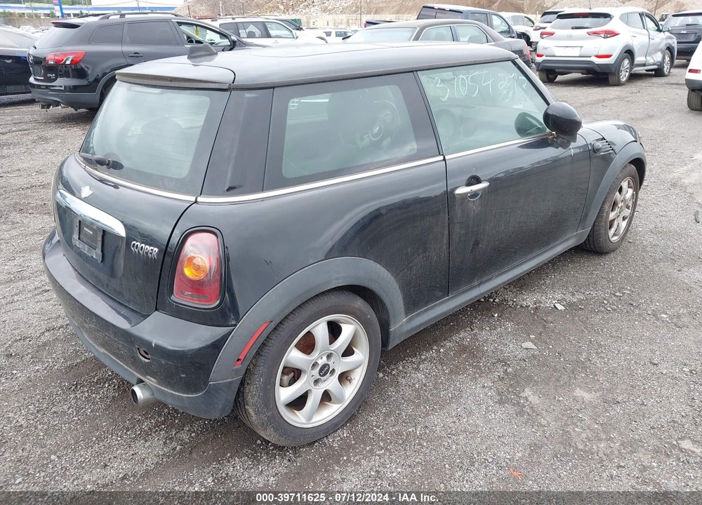 2009 MINI COOPER HARDTOP VIN: WMWMF33519TW73932