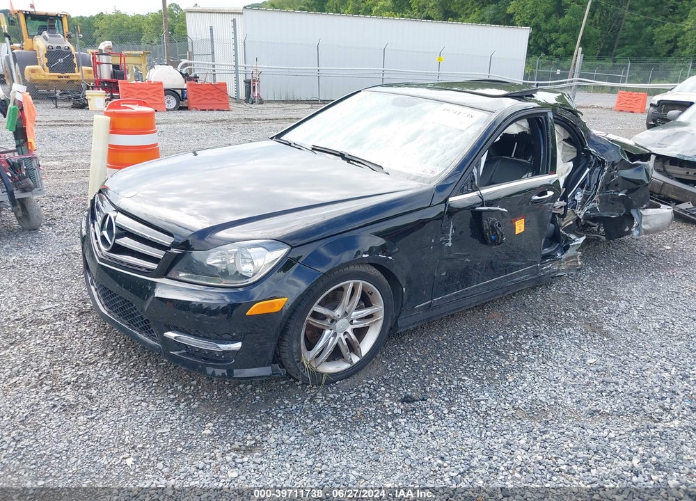 2014 MERCEDES-BENZ C 250 LUXURY/SPORT VIN: WDDGF4HB0EG242138