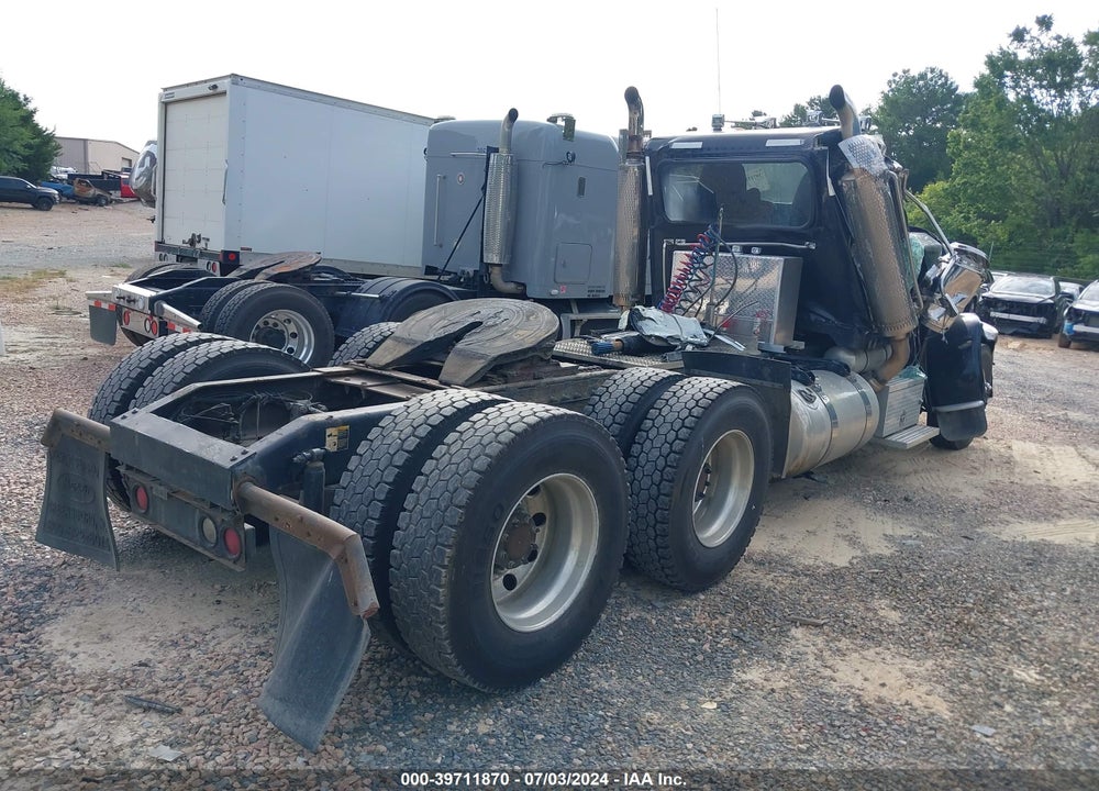 2011 PETERBILT 388 VIN: 1XPWDU9X9BD117477